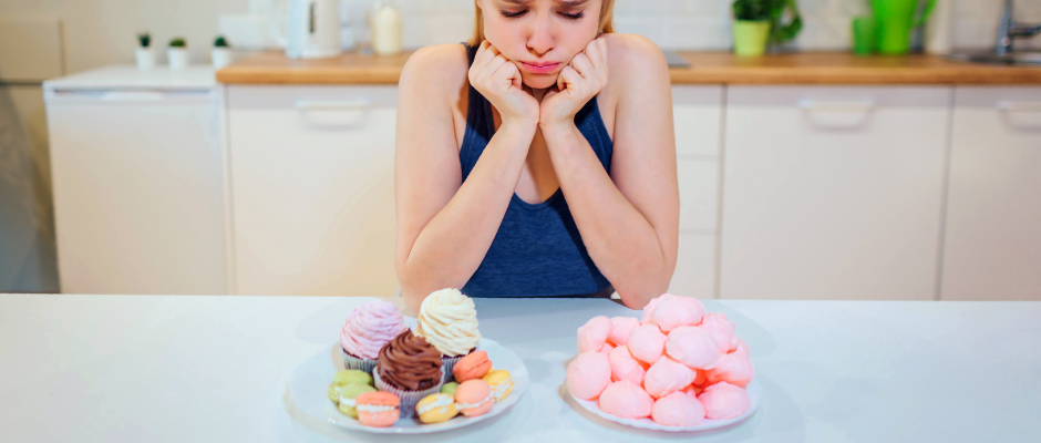 femme qui veut manger du sucre